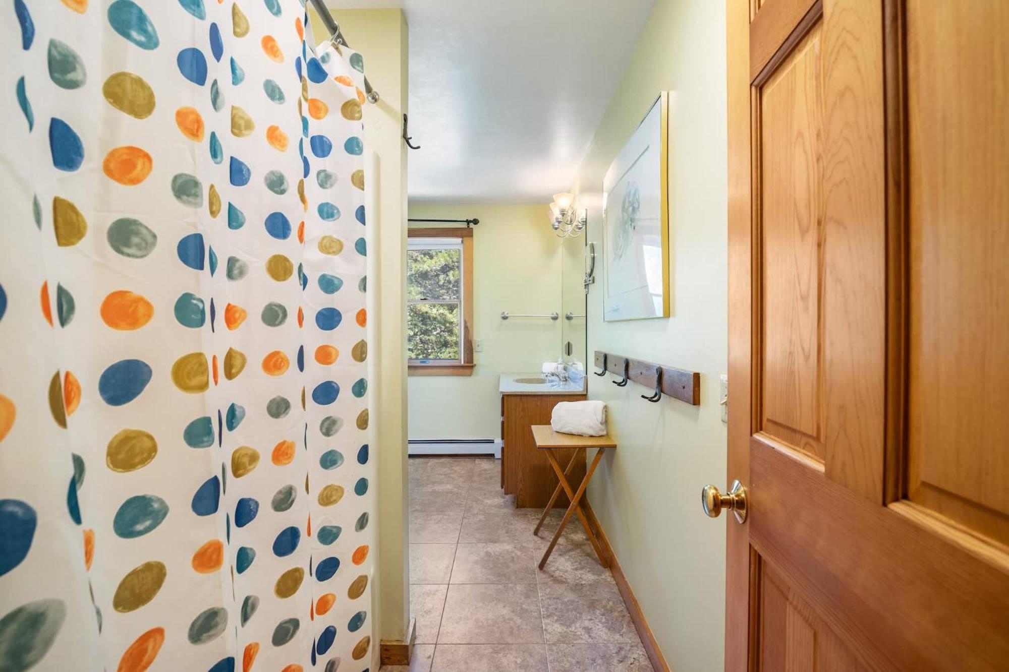Amazing Location Lakefront Waterside Deck Holiday home