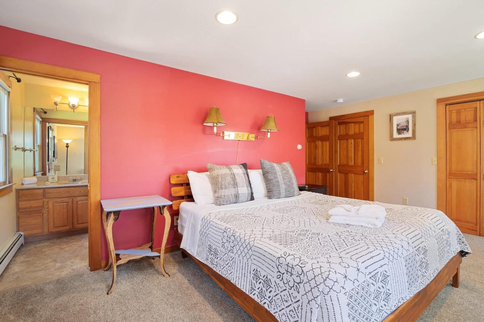 Amazing Location Lakefront Waterside Deck * Chatham