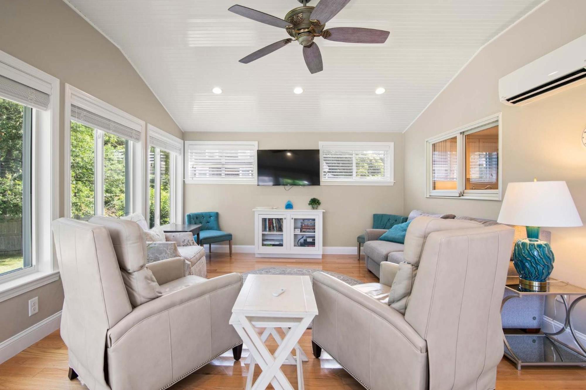 Located On Rail Trail By & Downtown Holiday home Chatham