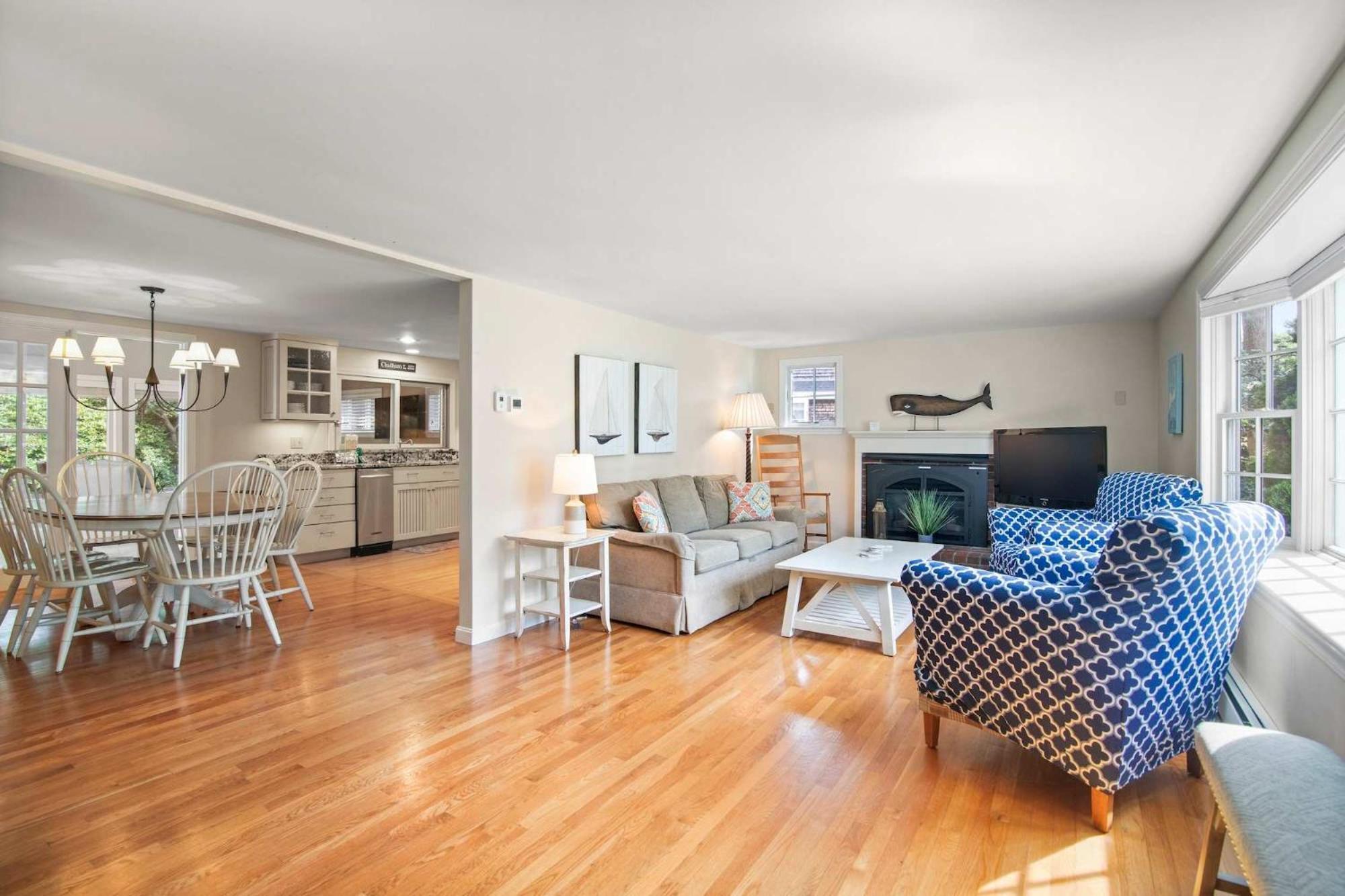 Located On Rail Trail By & Downtown Holiday home