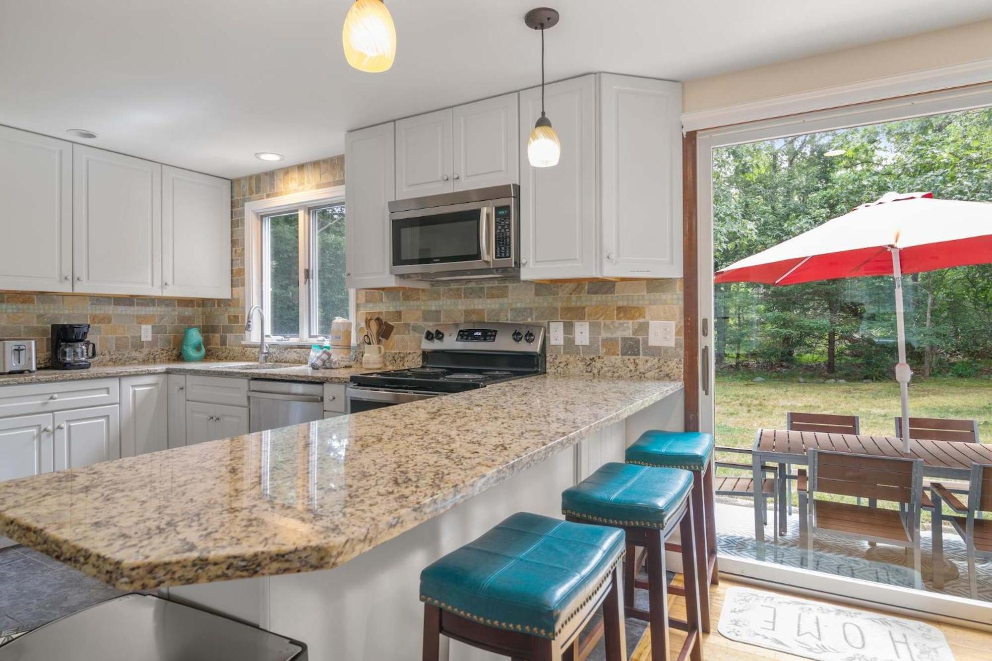 Charming Updated In Holiday home *