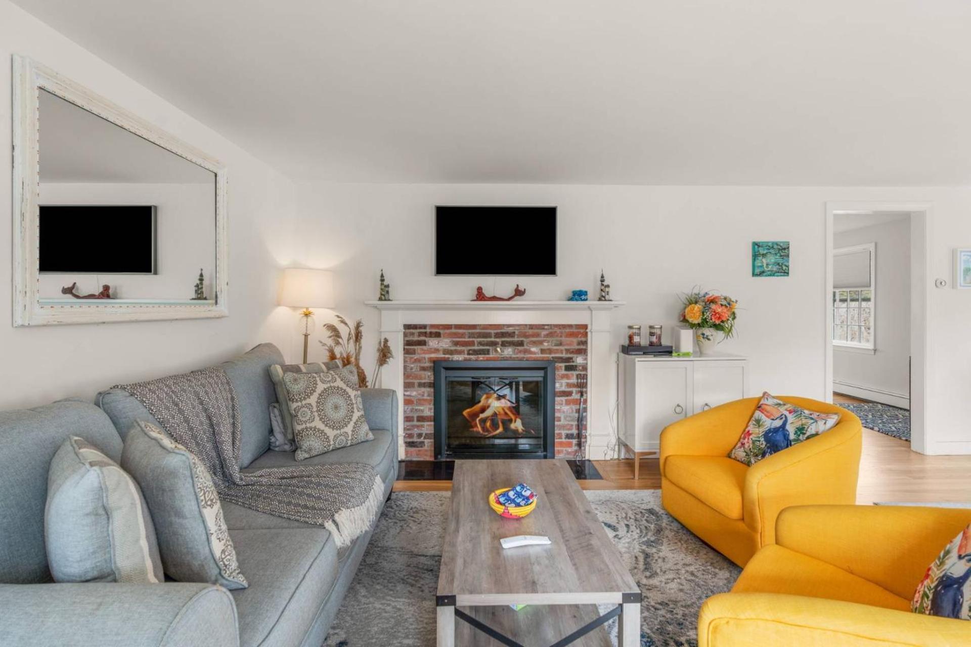 211 Stepping Stones Rd, *