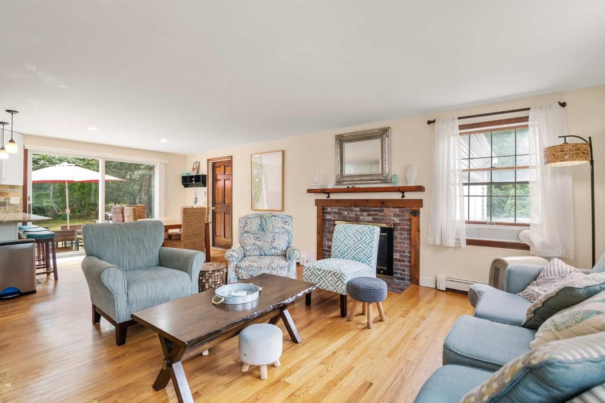 Charming Updated In Holiday home *