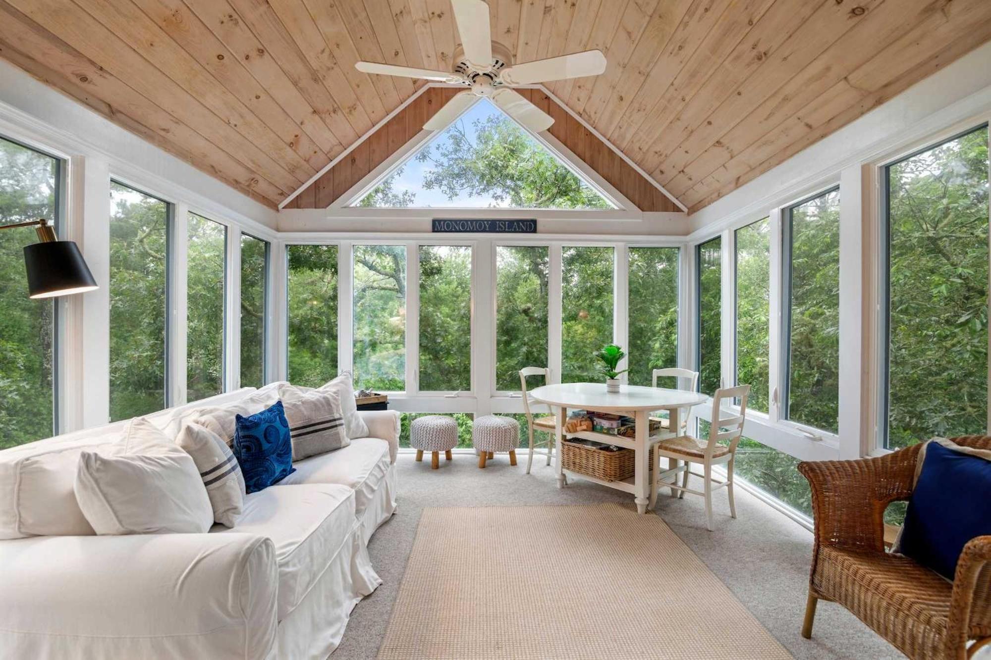 Charming Abode With Sunroom Holiday home Chatham