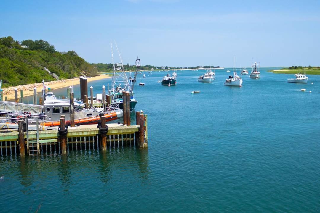 Amazing Location Lakefront Waterside Deck * Chatham
