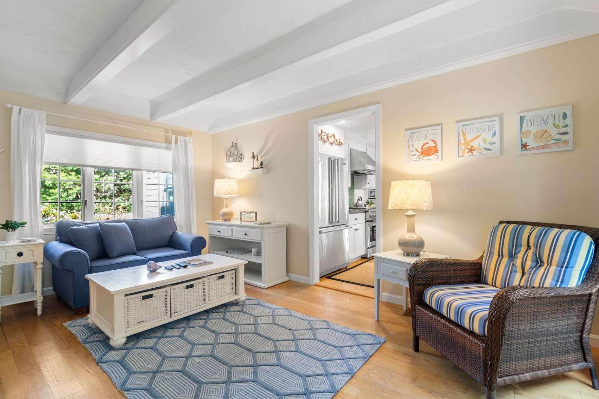 Walk To Private Patio And Backyard Holiday home