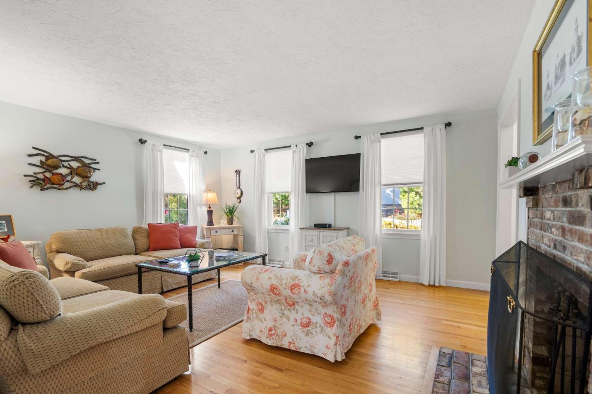 Walk To Private Patio And Backyard Holiday home *