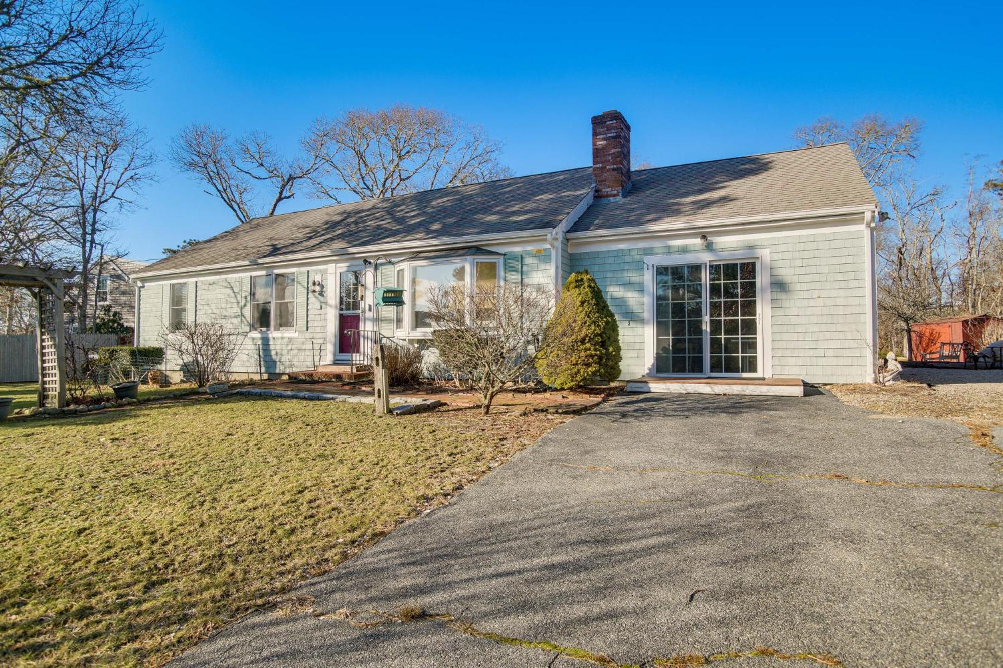 With Spacious Deck 2 Mi To Beaches! Chatham