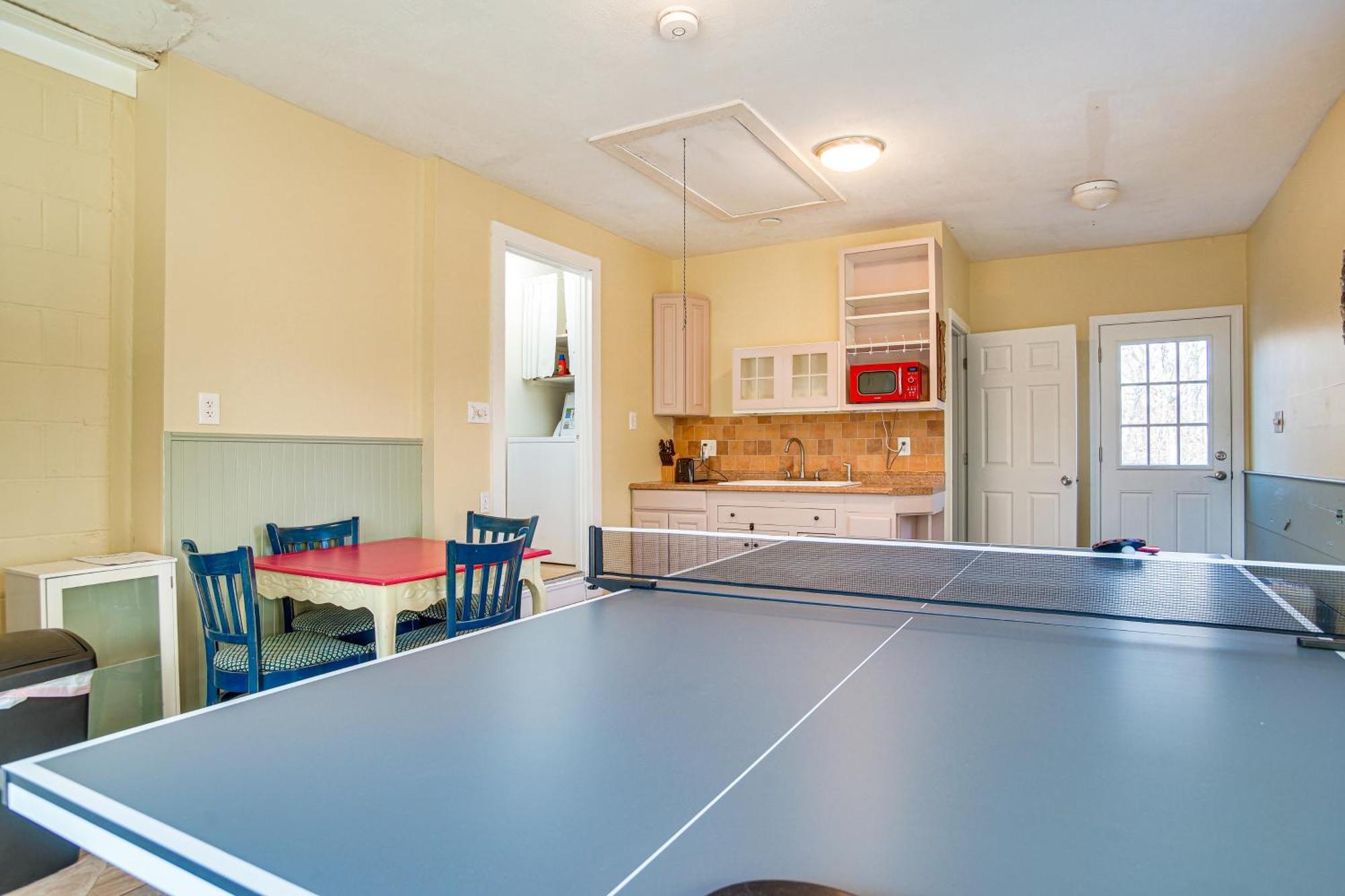 Holiday home With Spacious Deck 2 Mi To Beaches!