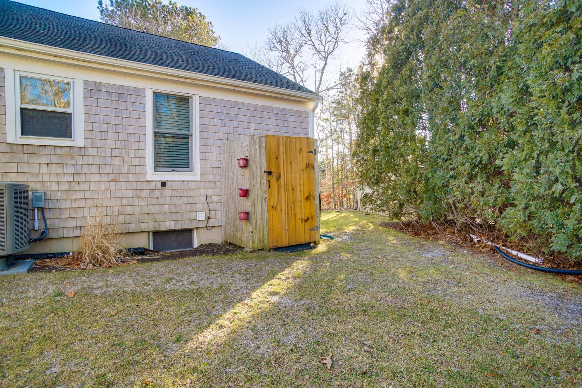 Holiday home With Spacious Deck 2 Mi To Beaches! Chatham