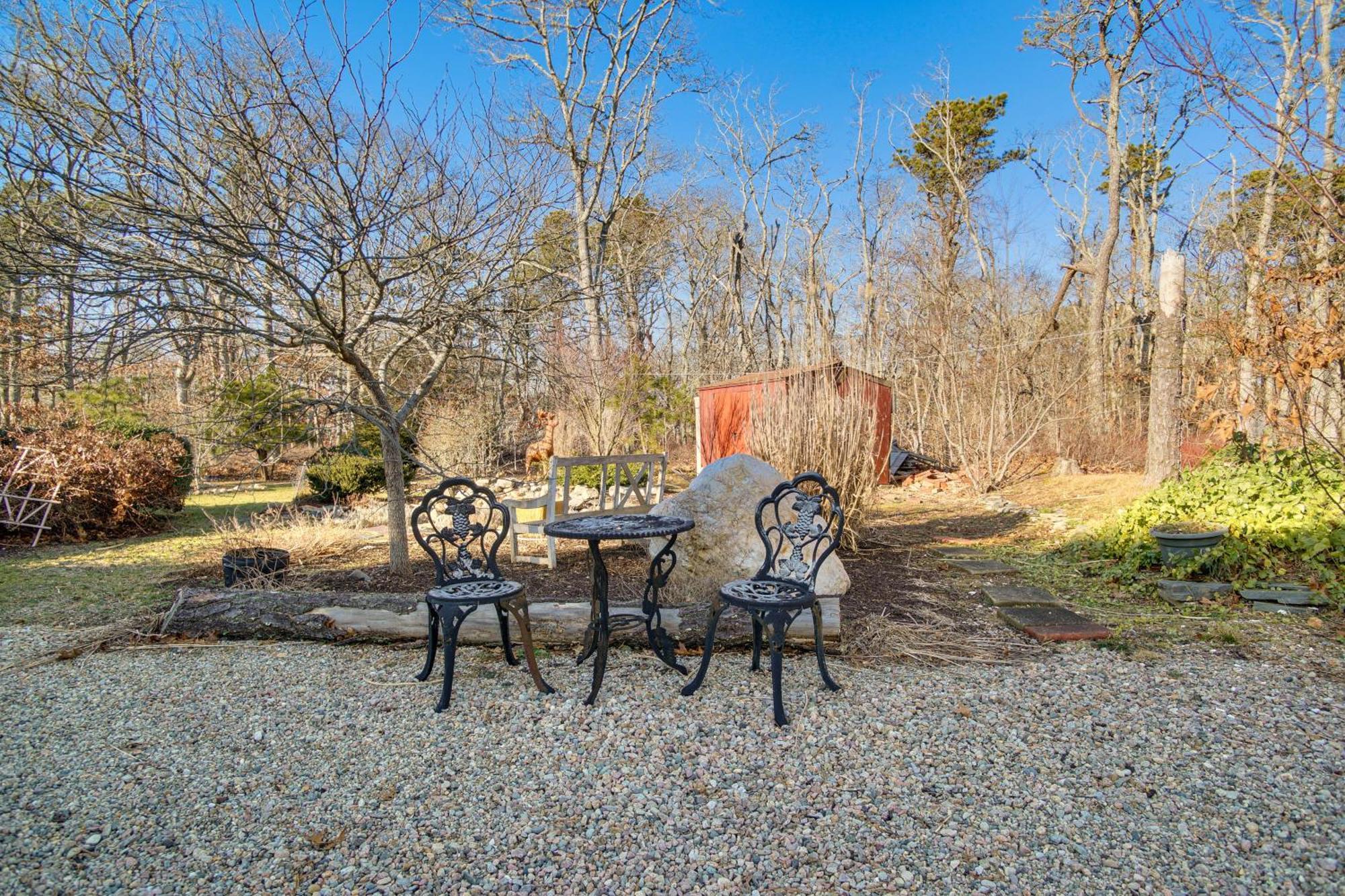With Spacious Deck 2 Mi To Beaches! *