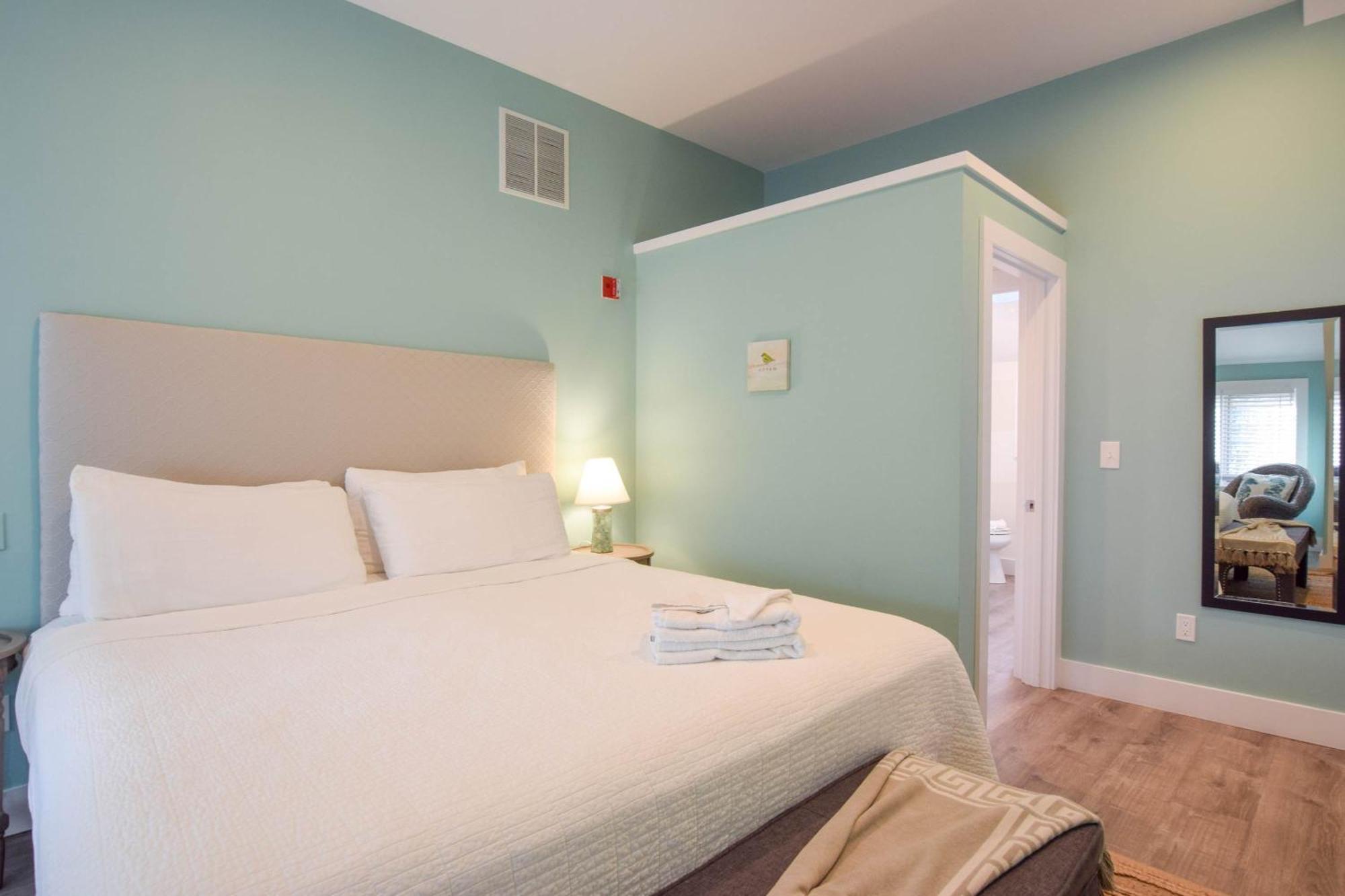 Full Renovation Amazing Spot With Views *