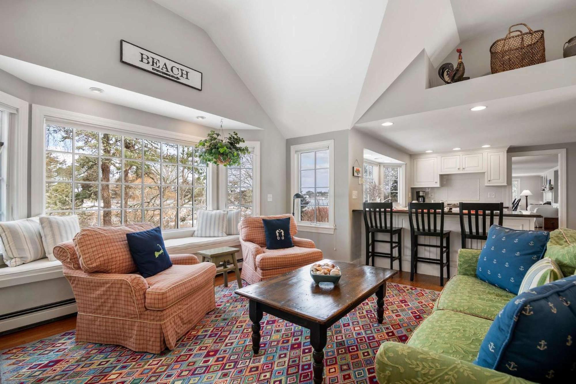 Luxury Waterfront With Game