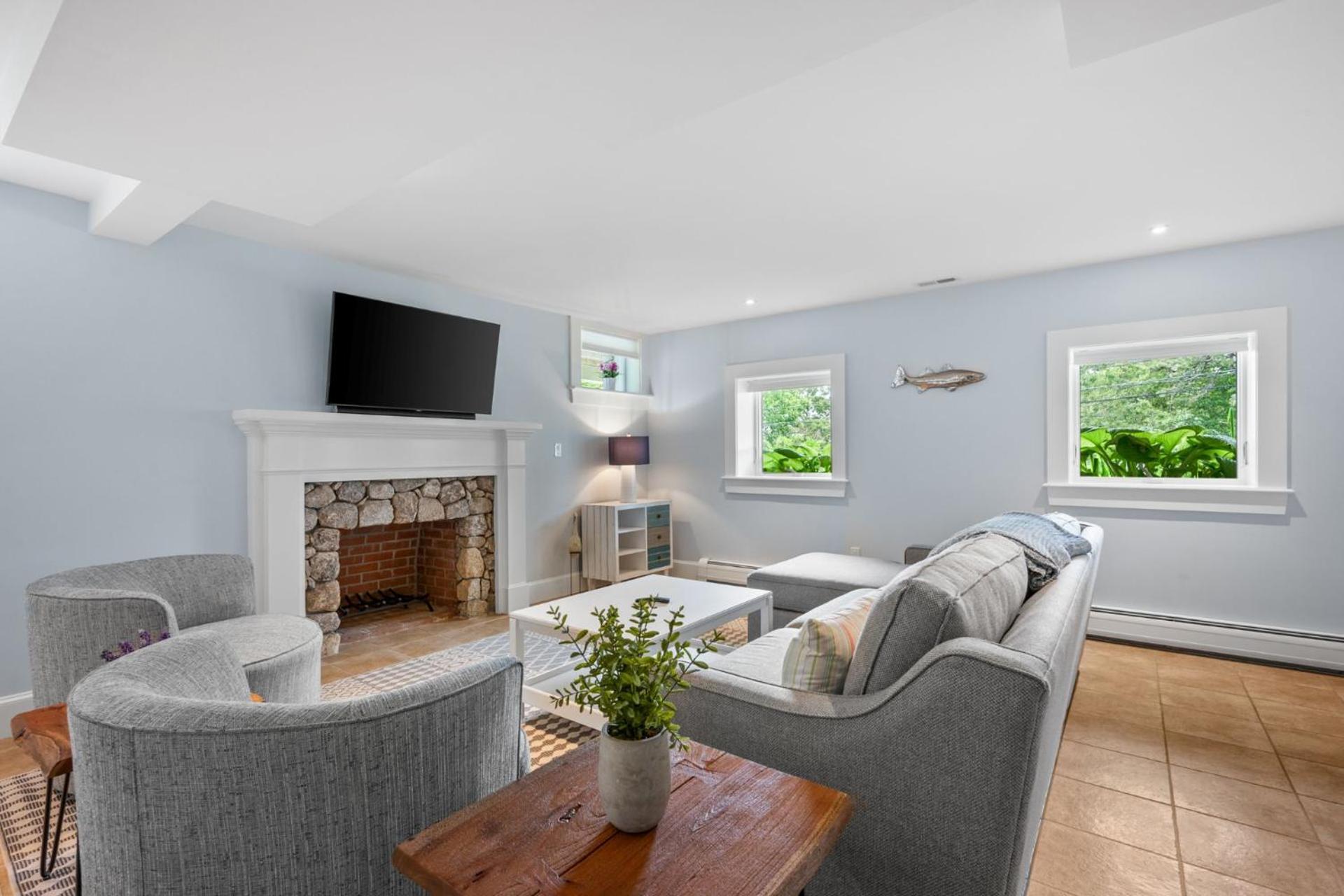 93 Bucks Creek Road Cape Cod - - Coastal Charm *