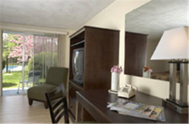 Seafarer Hotel