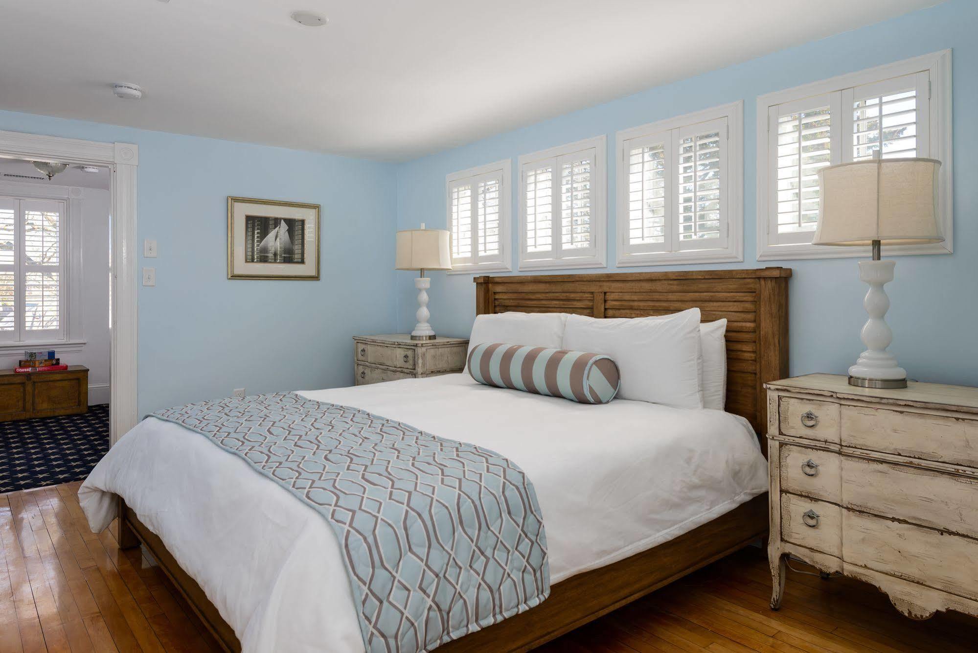 Wayside Hotel