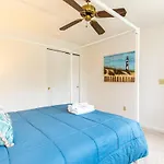 Exclusive Neighborhood 1 2 Mi From Jackknife Beach