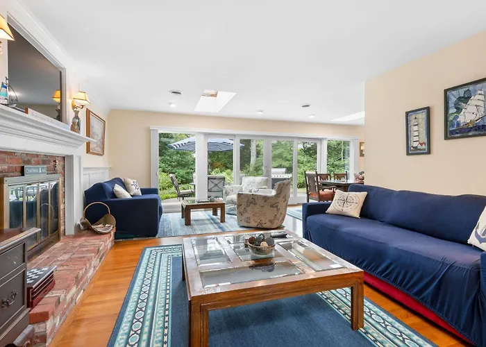 38 Monomoyic Way Chatham - Poppy\'S Place