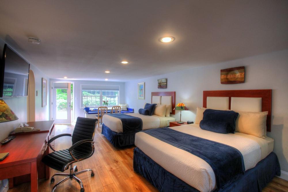 Hotel Pleasant Bay Village
