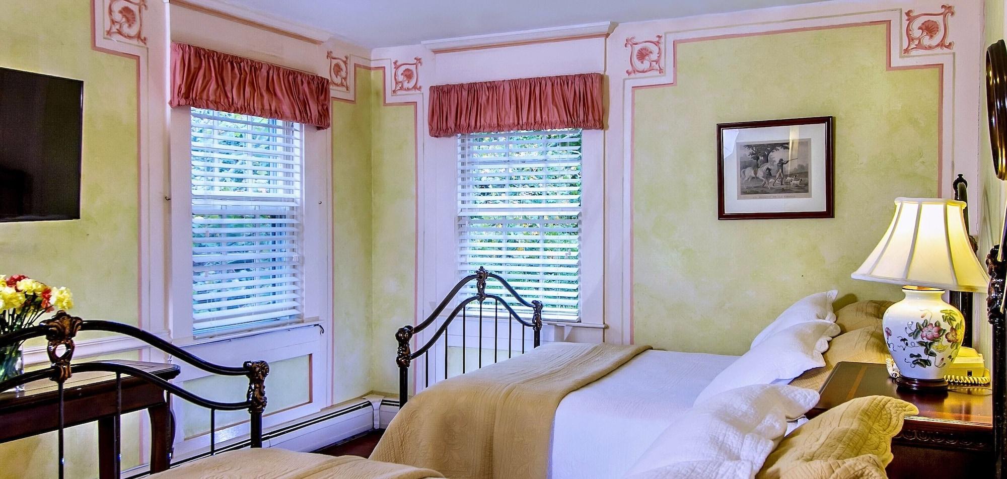 Hotel Queen Anne Chatham