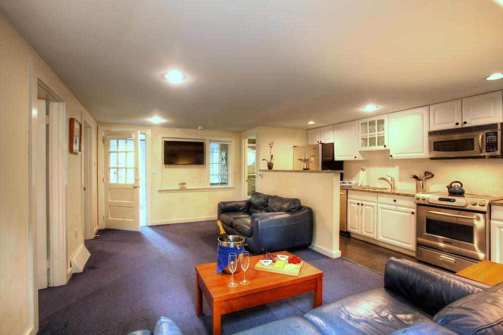 Pleasant Bay Village Hotel 4*