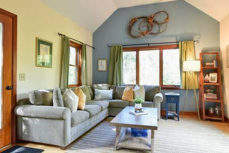 Holiday home Bring Your Pups To Direct Access To The Cape Cod Rail Trail *