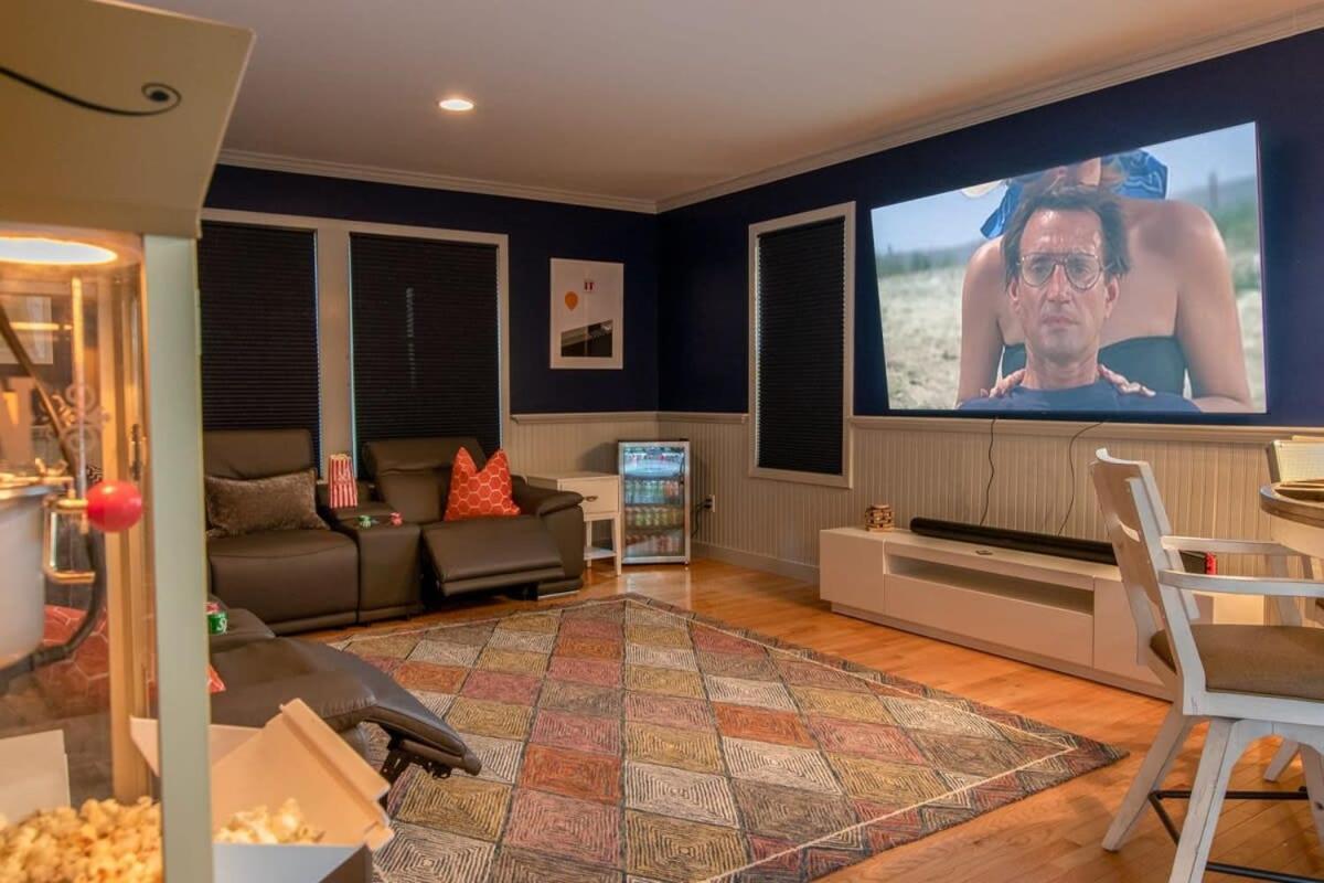 Stellar With Hot Tub & Movie Holiday home *