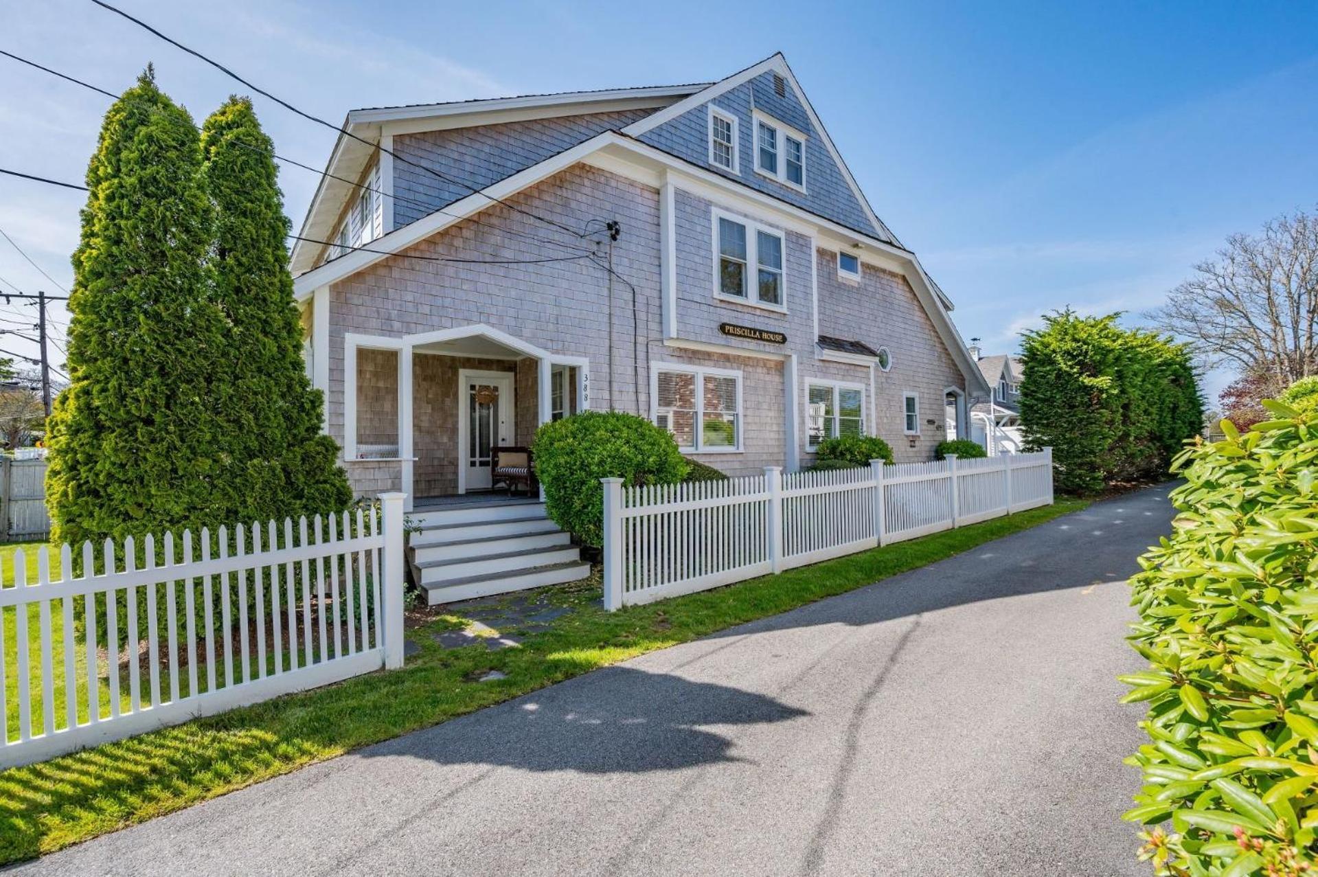 388 Main Street Cape Cod - - The Priscilla House *