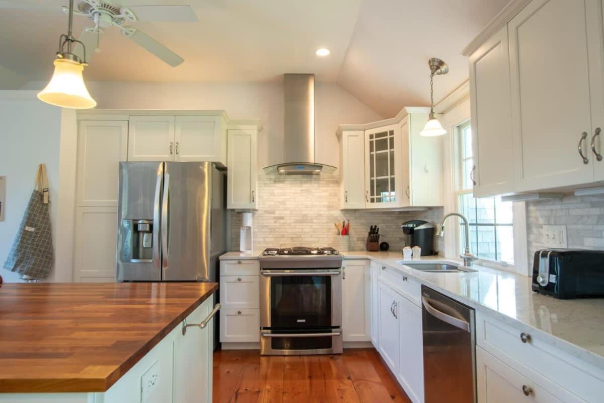 Roof Deck, Walk To Forest Beach, Fire Pit! Holiday home *