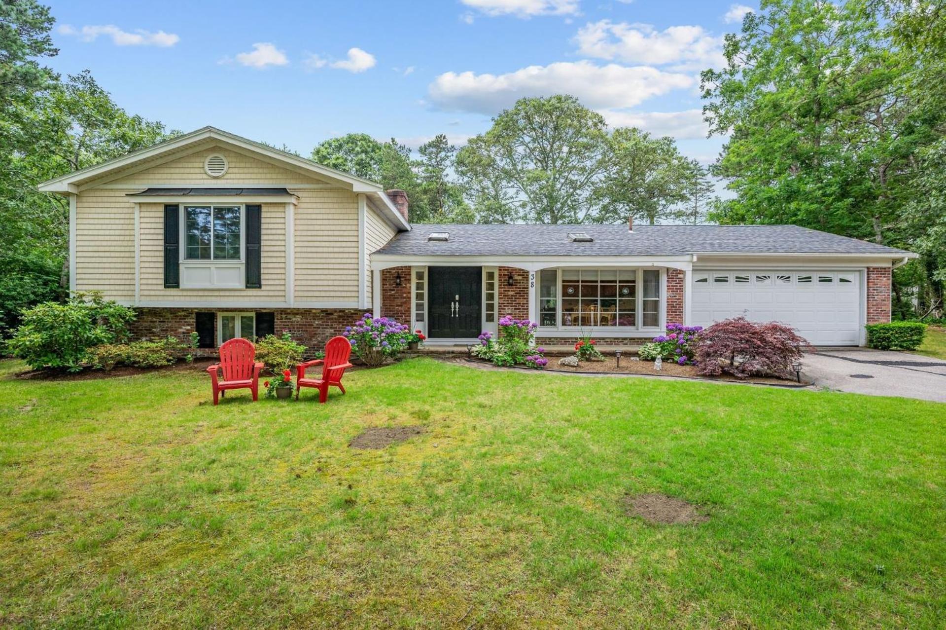 38 Monomoyic Way - Poppy's Place Chatham