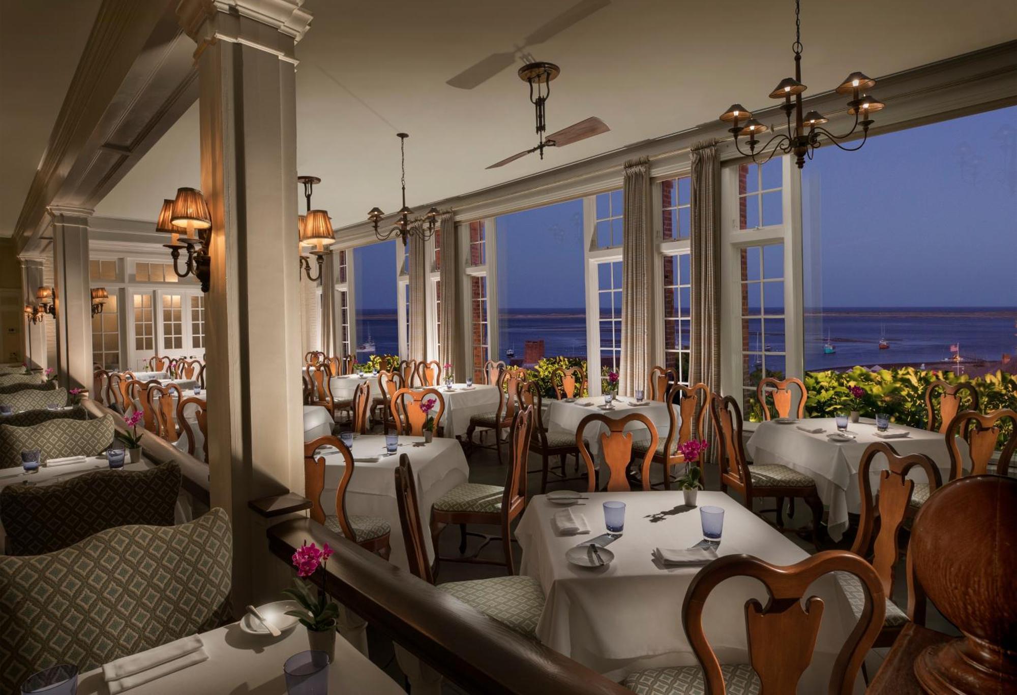 Bars 5* Chatham