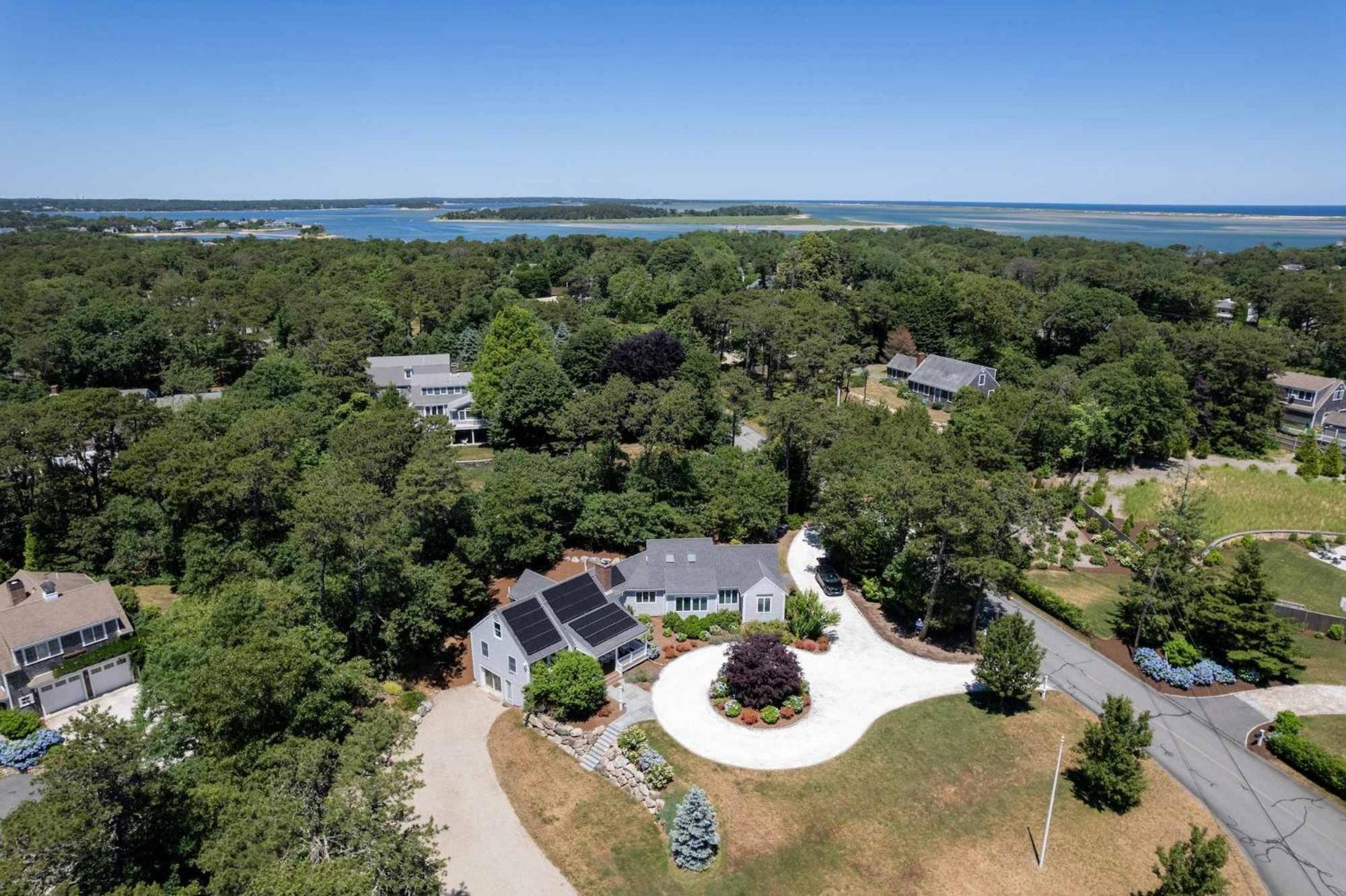 Beautifully Renovated W Access To Holiday home *