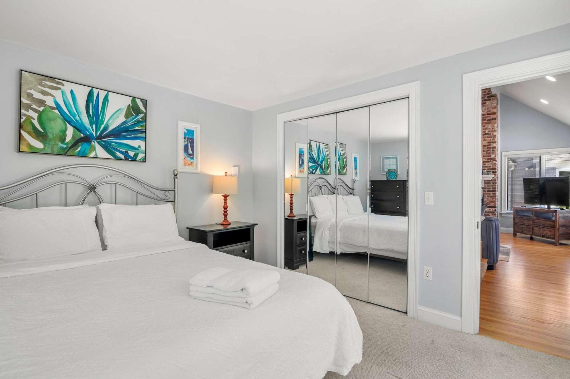 Beautifully Renovated W Access To Holiday home Chatham
