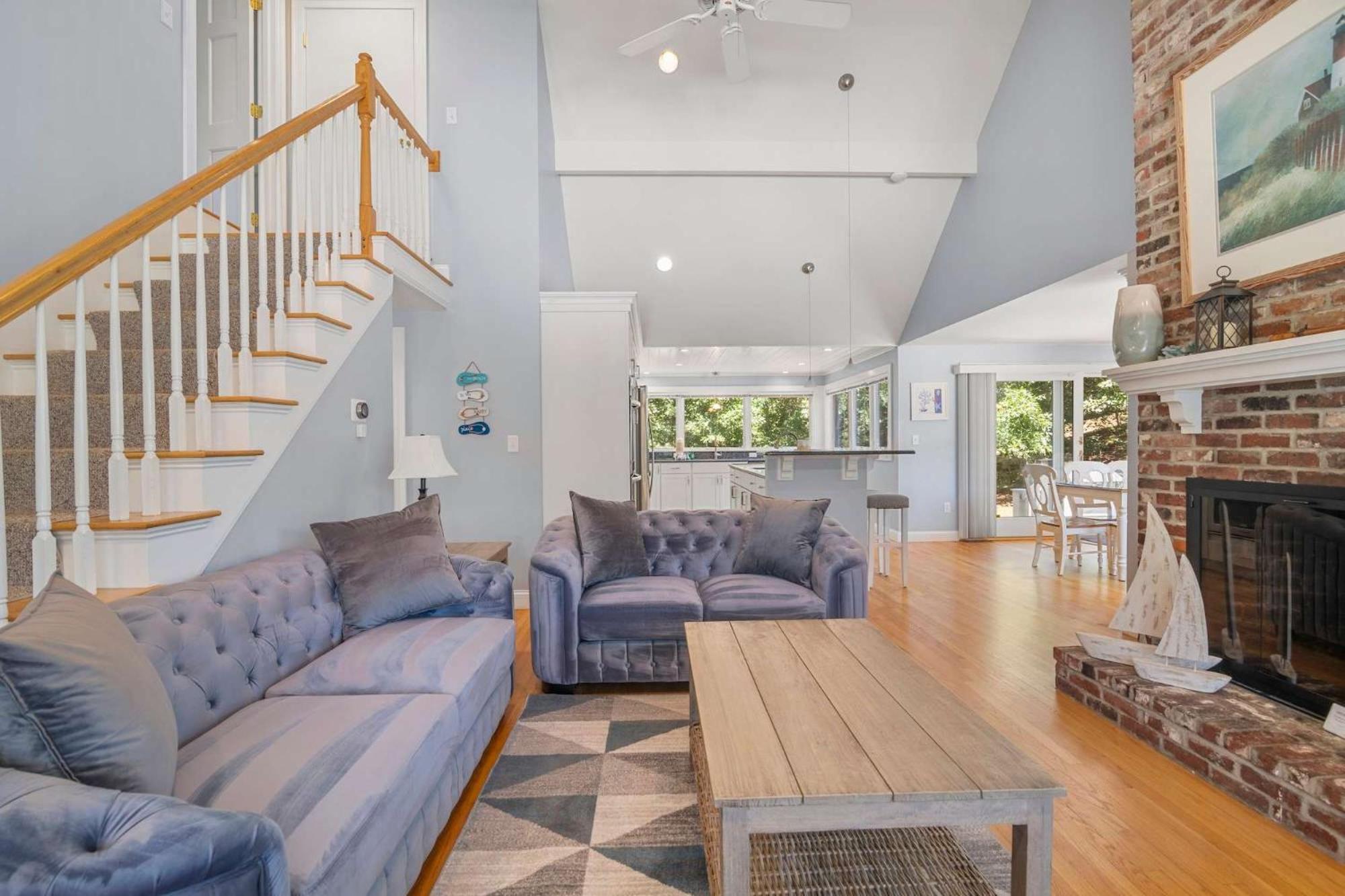 Beautifully Renovated W Access To * Chatham