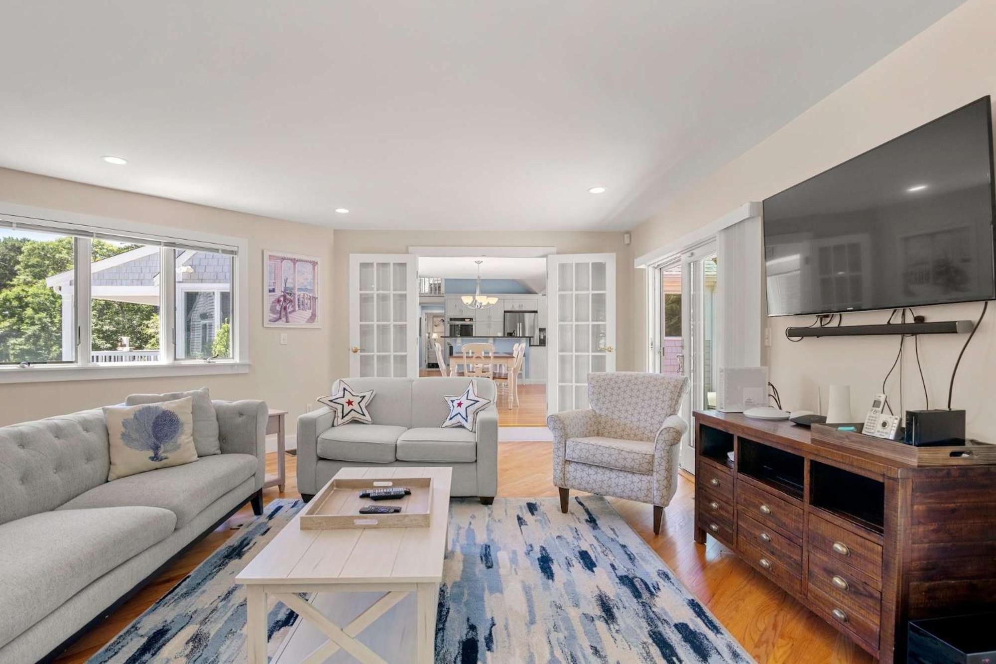 Beautifully Renovated W Access To Chatham