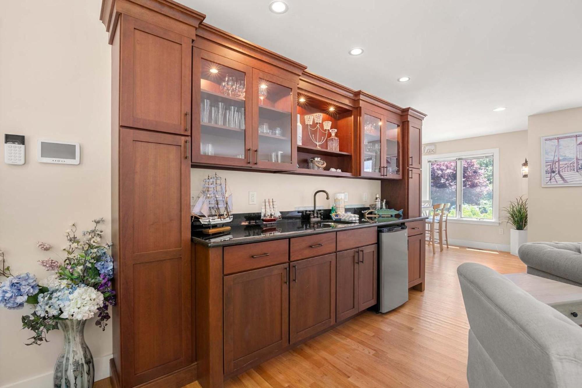 Beautifully Renovated W Access To *
