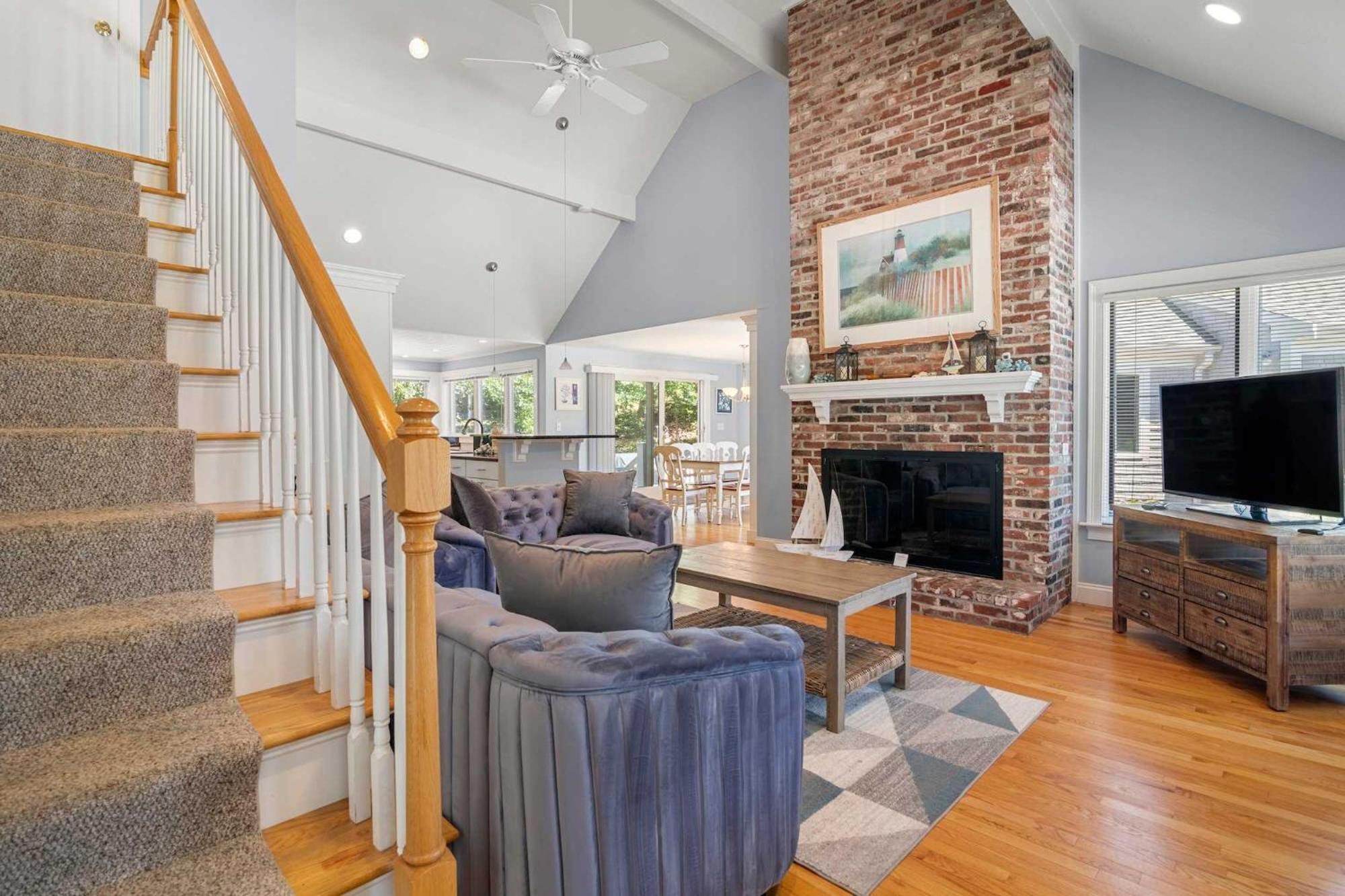 Beautifully Renovated W Access To Holiday home