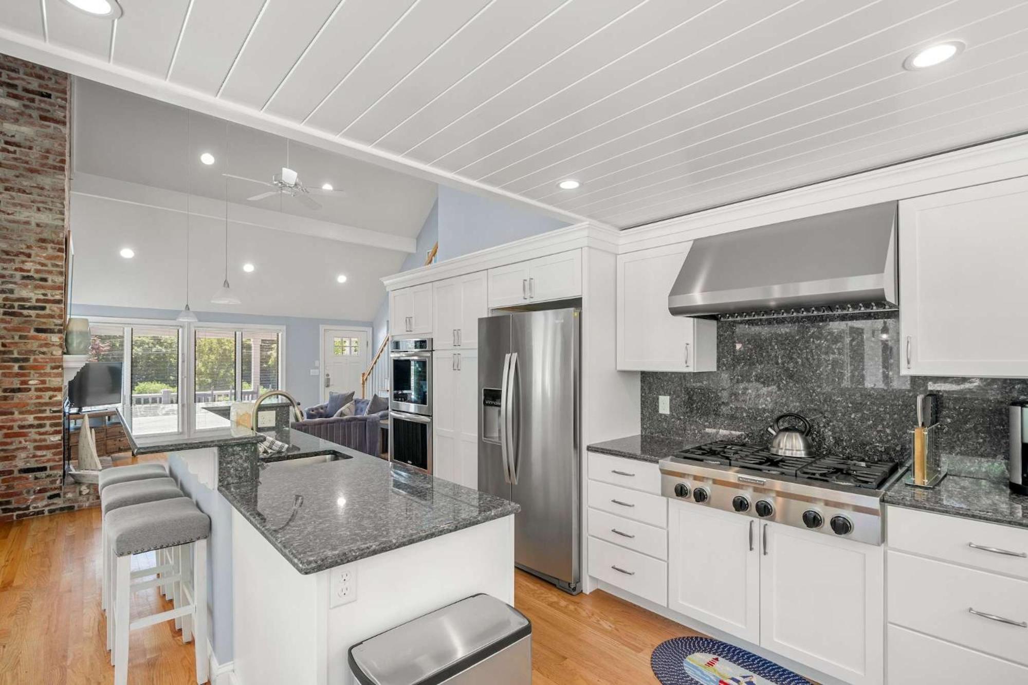 Beautifully Renovated W Access To Holiday home Chatham