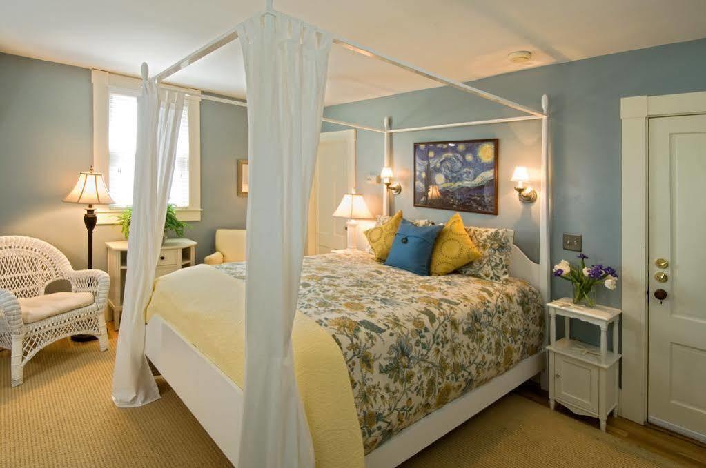 The Carriage House Bed & Breakfast 4*