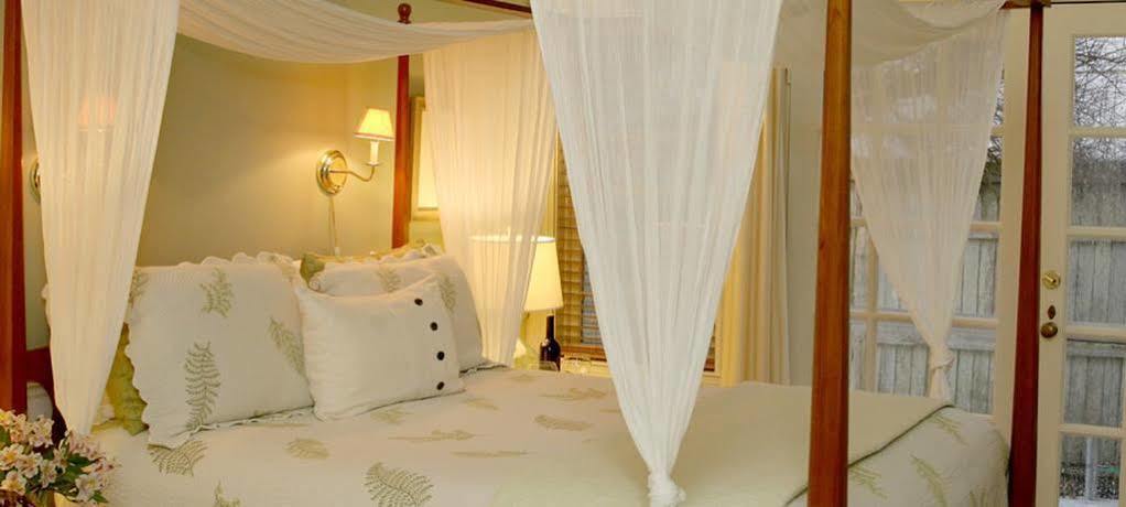 The Carriage House Bed & Breakfast 4*