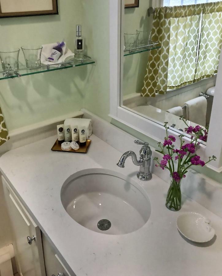 The Carriage House Bed & Breakfast