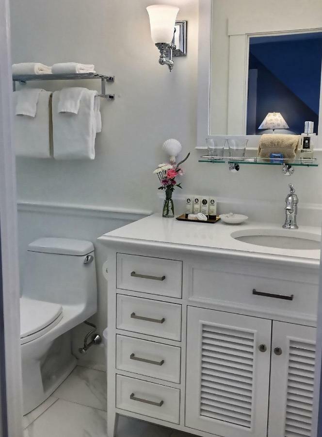The Carriage House 4*